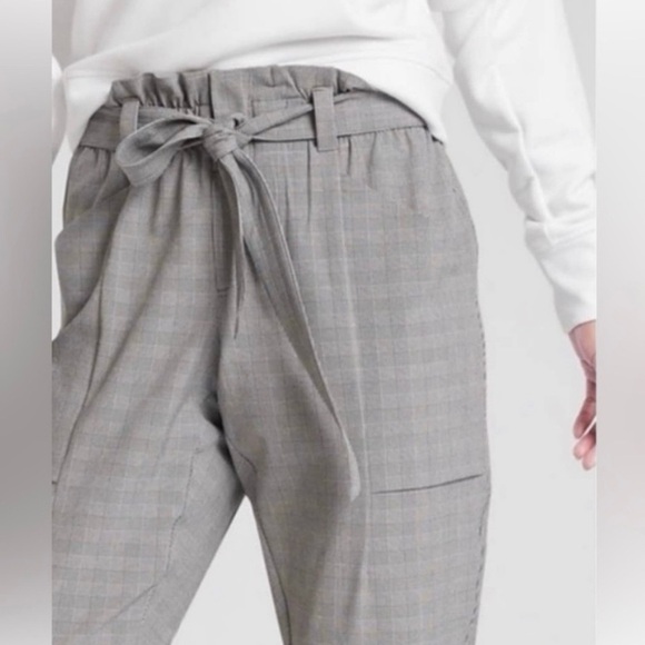 athleta stretchy plaid skyline pant w pockets, belt + paperbag waist grey size 8 - Picture 3 of 8